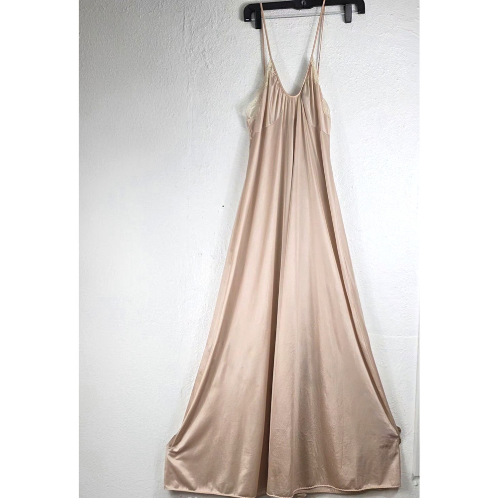 Vintage 70s/80s G’s Liquid Satin Nightgown Champagne Nude Lace Trim Maxi Medium